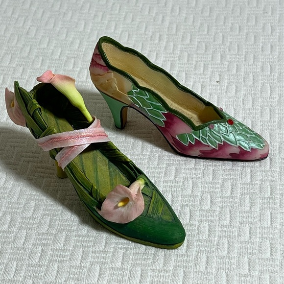 Vintage Just The Right Shoe Miniature Mini Shoes Set of 2 Collectibles - Picture 2 of 9